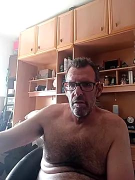 Snapshot of gigolobcn chatting on April 18, 9:24 am gigolobcn online show from April 18, 9:24 am