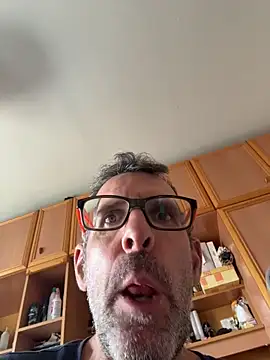 Snapshot of gigolobcn chatting on May 1, 3:05 pm gigolobcn online show from May 1, 3:05 pm