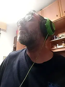 Snapshot of gigolobcn chatting on May 23, 11:20 pm gigolobcn online show from May 23, 11:20 pm
