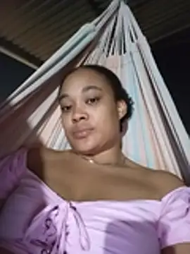 Snapshot of dahian_charlote02 chatting on July 15, 1:00 am dahian charlote02 online show from July 15, 1:00 am