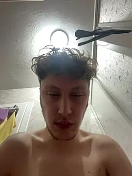 Snapshot of efeees35 chatting on February 23, 6:27 pm efeees35 online show from February 23, 6:27 pm