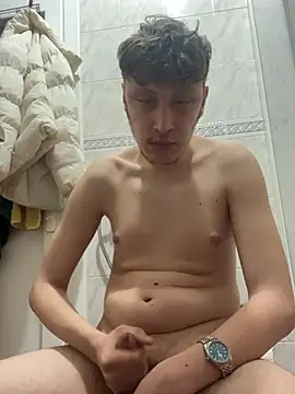 Snapshot of efeees35 chatting on February 24, 10:02 am efeees35 online show from February 24, 10:02 am