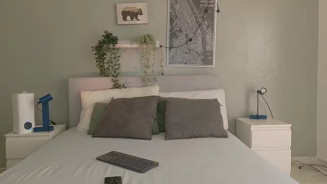 Nickifox   online show from December 1, 7:30 pm