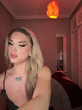 Snapshot of lacattiva chatting on November 21, 6:17 pm lacattiva online show from November 21, 6:17 pm