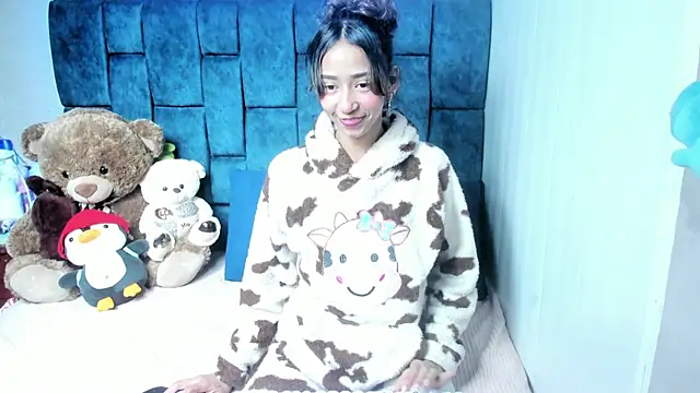 ValentinaKlean online show from April 6, 3:48 am