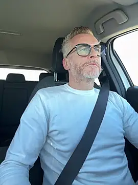 Axl hot online show from April 2, 3:20 pm