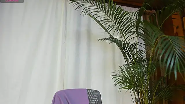 Snapshot of aliciakozlov chatting on May 14, 8:37 pm aliciakozlov online show from May 14, 8:37 pm