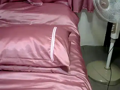 Snapshot of CREAMY_BANANA chatting on May 18, 11:10 pm CREAMY BANANA online show from May 18, 11:10 pm