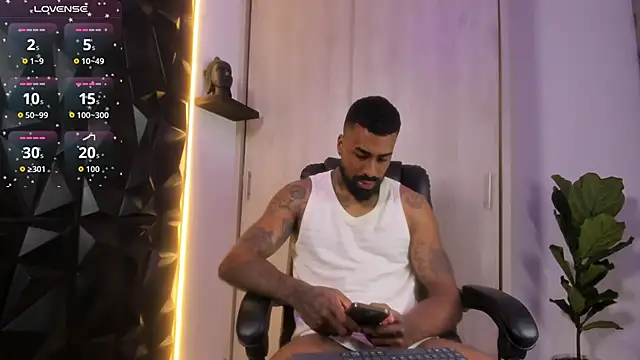 Snapshot of OstinDaniels chatting on June 2, 11:18 pm OstinDaniels online show from June 2, 11:18 pm