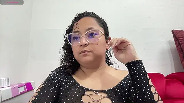 Snapshot of Sophiaburton chatting on September 16, 8:10 pm Sophiaburton online show from September 16, 8:10 pm