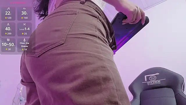 ZURY TAY online show from March 12, 11:49 am