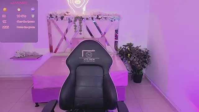 ZURY TAY online show from March 26, 11:49 am