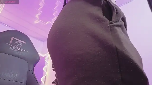 ZURY TAY online show from April 15, 11:50 am