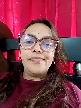 Lady 16 online show from February 9, 9:30 pm