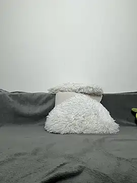 MiaKiittyy online show from April 7, 9:37 pm