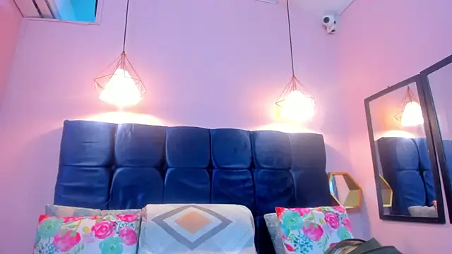 Snapshot of neferet_opal chatting on February 14, 12:18 am neferet opal online show from February 14, 12:18 am