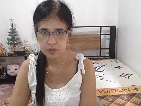 Snapshot of Prettysweetmum chatting on June 11, 6:22 am Prettysweetmum online show from June 11, 6:22 am