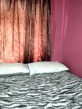 Snapshot of BrownRoxxane6 chatting on October 29, 11:01 am BrownRoxxane6 online show from October 29, 11:01 am