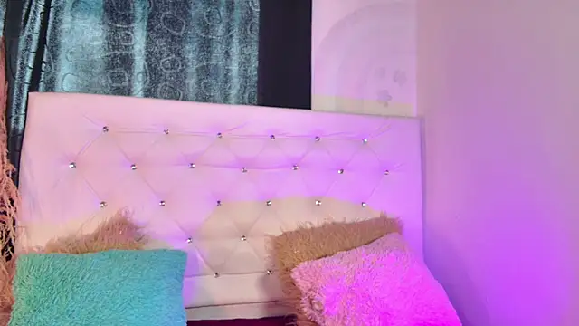 Snapshot of tatixxxvega chatting on June 1, 6:31 pm tatixxxvega online show from June 1, 6:31 pm