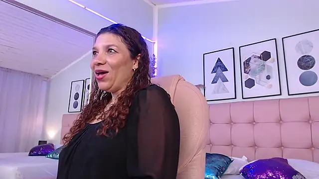 Snapshot of Serena_Houstonn chatting on April 20, 10:51 am Serena Houstonn online show from April 20, 10:51 am
