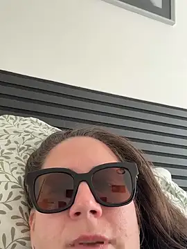 Snapshot of melanie75020 chatting on February 16, 2:46 pm melanie75020 online show from February 16, 2:46 pm