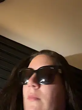 Snapshot of melanie75020 chatting on March 3, 10:48 pm melanie75020 online show from March 3, 10:48 pm