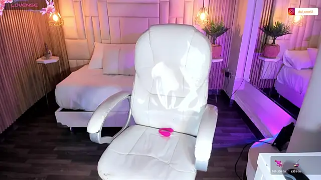 Snapshot of DulceGreem chatting on November 13, 11:53 am DulceGreem online show from November 13, 11:53 am