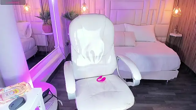 Snapshot of DulceGreem chatting on December 17, 11:38 am DulceGreem online show from December 17, 11:38 am