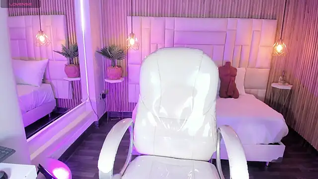 Snapshot of DulceGreem chatting on December 18, 11:38 am DulceGreem online show from December 18, 11:38 am