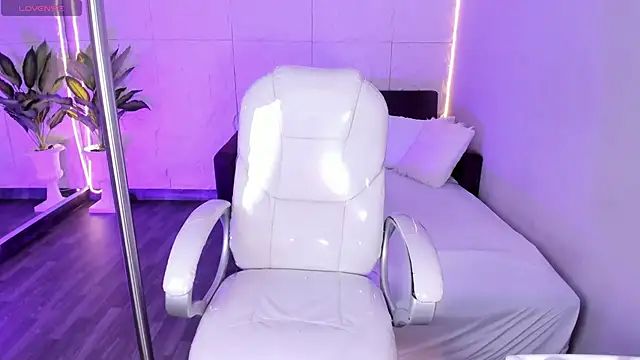 Snapshot of DulceGreem chatting on February 9, 8:13 pm DulceGreem online show from February 9, 8:13 pm