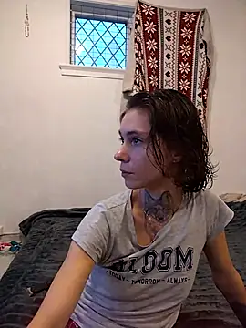 HoneySquirrel online show from October 15, 4:18 pm