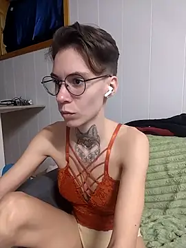 Snapshot of HoneySquirrel chatting on April 6, 6:20 pm HoneySquirrel online show from April 6, 6:20 pm