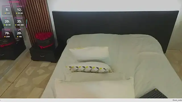 Snapshot of emmi_collinss chatting on August 7, 7:49 pm emmi collinss online show from August 7, 7:49 pm