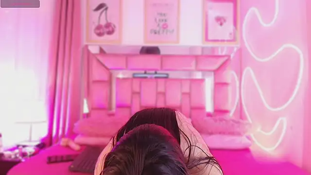 Sophie stars online show from December 22, 10:45 am