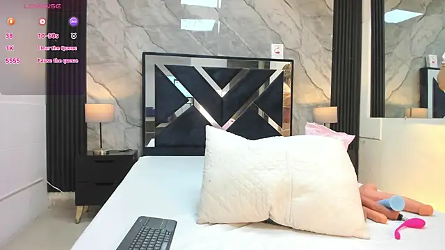 Snapshot of VanessaHard_as chatting on April 18, 8:09 pm VanessaHard as online show from April 18, 8:09 pm
