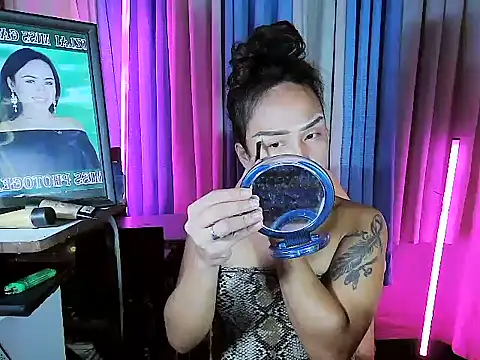 Snapshot of YourNikkieXxx chatting on June 11, 7:56 pm YourNikkieXxx online show from June 11, 7:56 pm