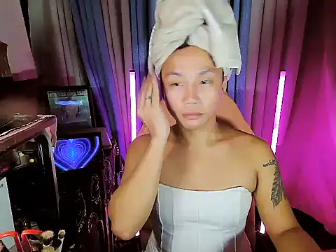Snapshot of YourNikkieXxx chatting on June 12, 3:22 pm YourNikkieXxx online show from June 12, 3:22 pm
