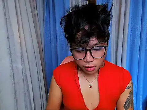 YourNikkieXxx online show from July 6, 5:37 am