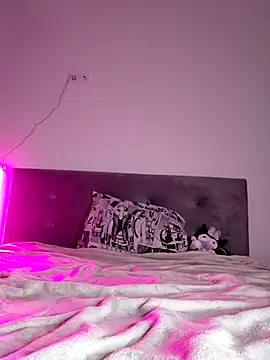 DragonFoxie online show from December 16, 2:00 pm