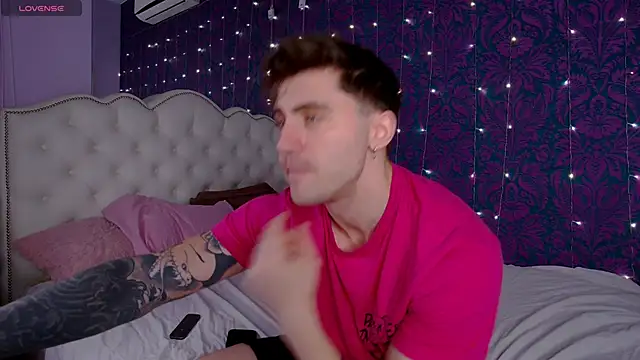 Oscar Miller  online show from November 21, 9:02 pm