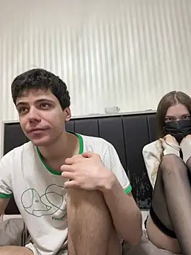 Snapshot of lovburger chatting on May 7, 4:01 pm lovburger online show from May 7, 4:01 pm