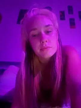 Snapshot of ft1glo chatting on September 25, 1:20 am ft1glo online show from September 25, 1:20 am