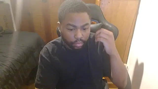 Snapshot of Breadwinnah chatting on September 13, 3:06 am Breadwinnah online show from September 13, 3:06 am