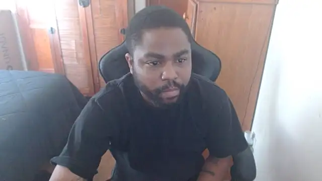 Snapshot of Breadwinnah chatting on September 18, 8:55 pm Breadwinnah online show from September 18, 8:55 pm