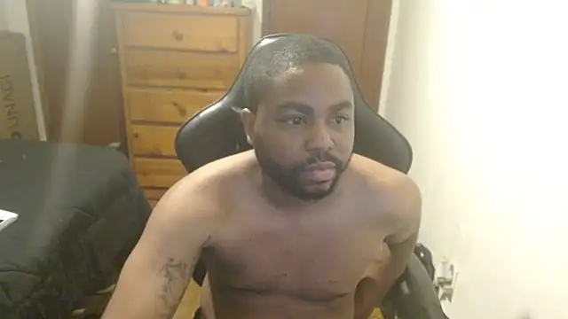 Snapshot of Breadwinnah chatting on October 1, 7:58 am Breadwinnah online show from October 1, 7:58 am