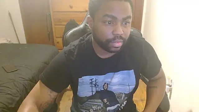 Snapshot of Breadwinnah chatting on October 21, 4:35 am Breadwinnah online show from October 21, 4:35 am