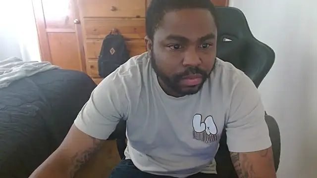 Snapshot of Breadwinnah chatting on October 22, 8:08 pm Breadwinnah online show from October 22, 8:08 pm