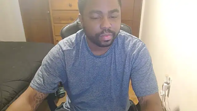 Snapshot of Breadwinnah chatting on October 27, 2:21 pm Breadwinnah online show from October 27, 2:21 pm