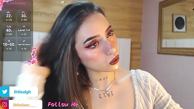 Abril Velvet a  online show from November 7, 1:33 pm