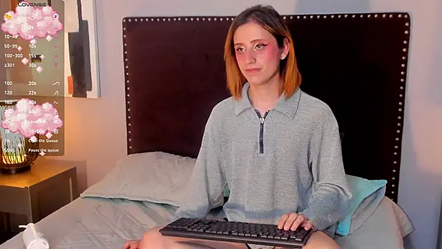 Snapshot of seraphine_star chatting on February 1, 11:36 pm seraphine star online show from February 1, 11:36 pm